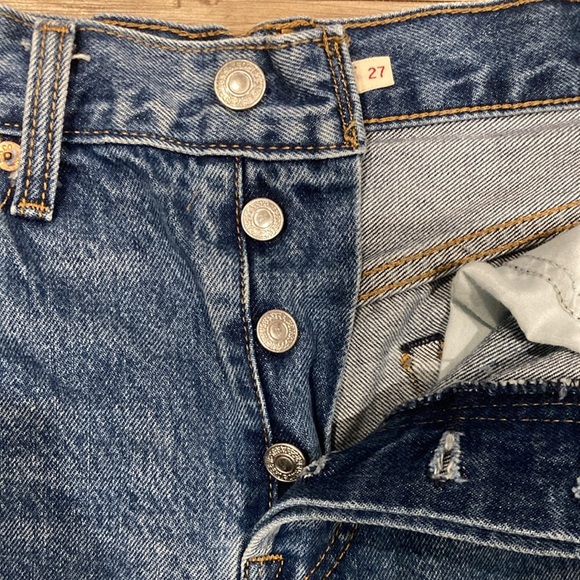 LEVI’S wedgie straight cut off jean shorts - Picture 4 of 6